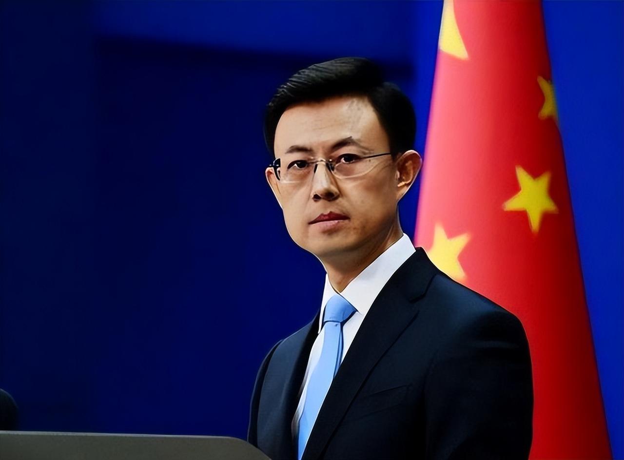 拿美元当武器吓唬全世界？
美国财政部长贝森特在电视镜头前把话撂得很直白：从九月二