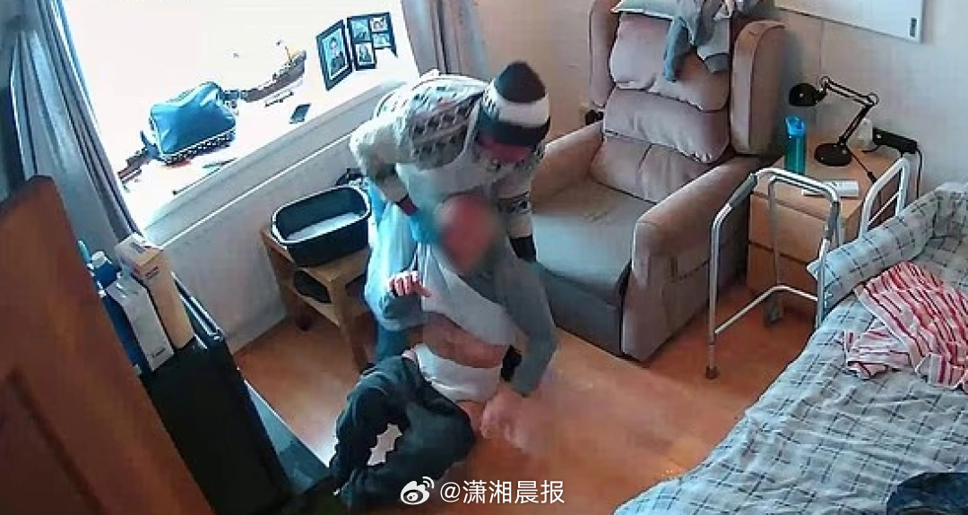 【#英国八旬老人遭护理人员虐待后死亡##英护理人员虐待老人将其扔来扔去#】英国一