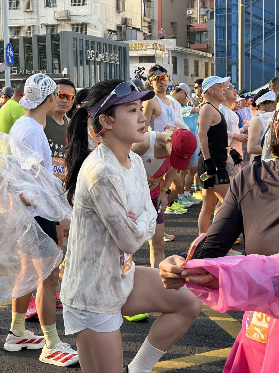 恭喜这位女士又跑完了一个半马