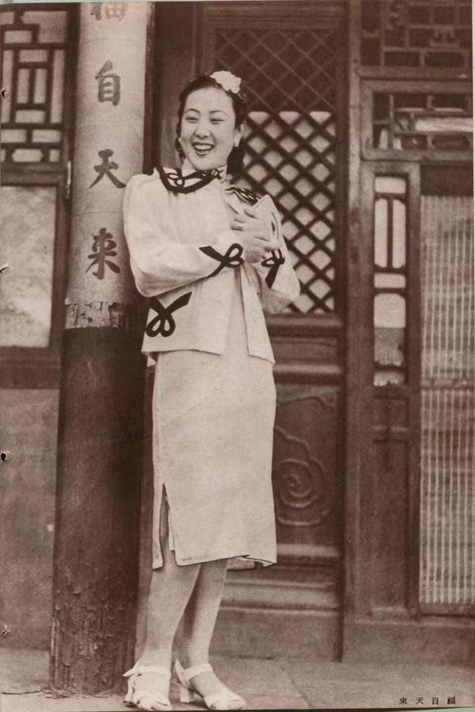 沦陷时期的华北女性！貌似摄于北京？

看着挺时髦，应该是日寇为宣传“日中亲善”留