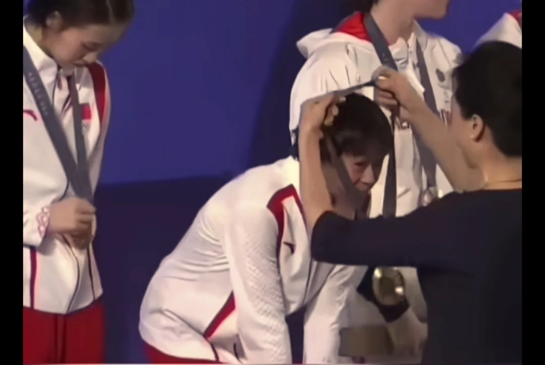 全红婵的沉默里，藏着比金牌更珍贵的教养