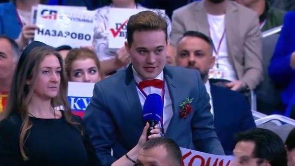 凤凰新闻【俄记者在与普京的直播连线中向女友求婚】12月19日，来自叶卡捷琳堡的俄