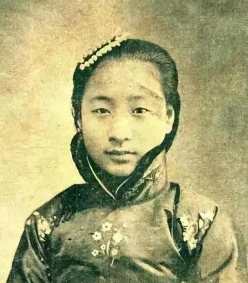 1950年，沈阳锅炉工娶了一位"好吃懒做"的媳妇，梅兰芳得知后亲自宴请，原来，这