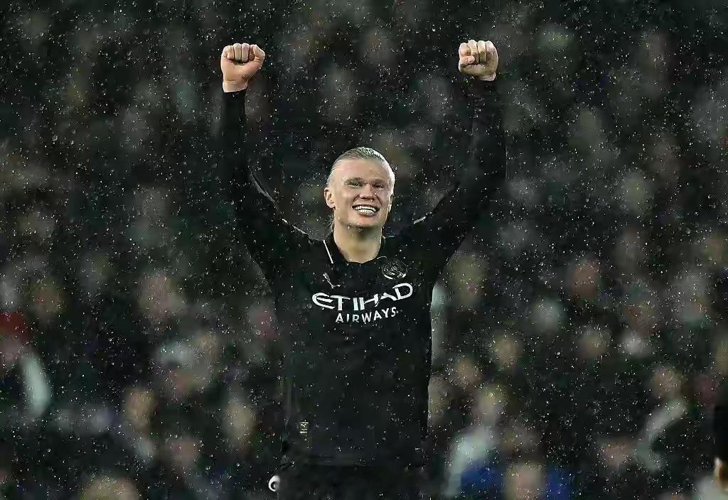 进球盛宴+纪录诞生！曼城5-4险胜富勒姆北京时间12月3日凌晨，英超第14轮上演