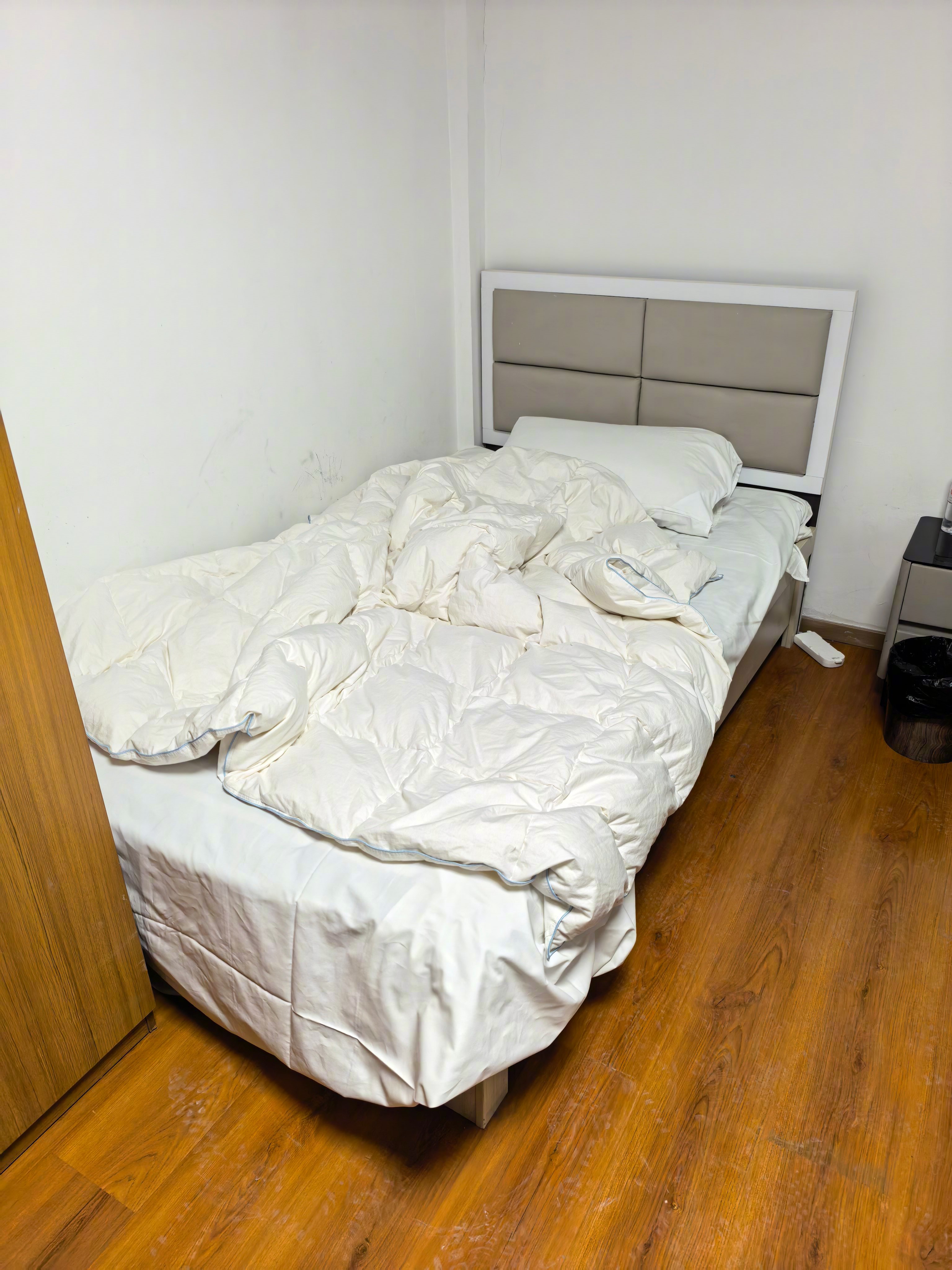 我们制片团队还是很细致的，今天4500米住的条件一般，团队从格尔木亚朵租的新的床