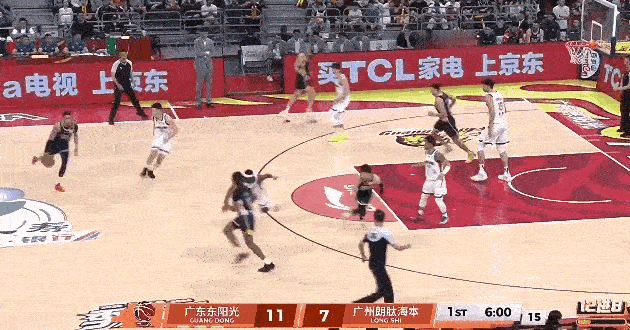 王少杰隔扣了徐昕，炸裂炸裂cba季后赛