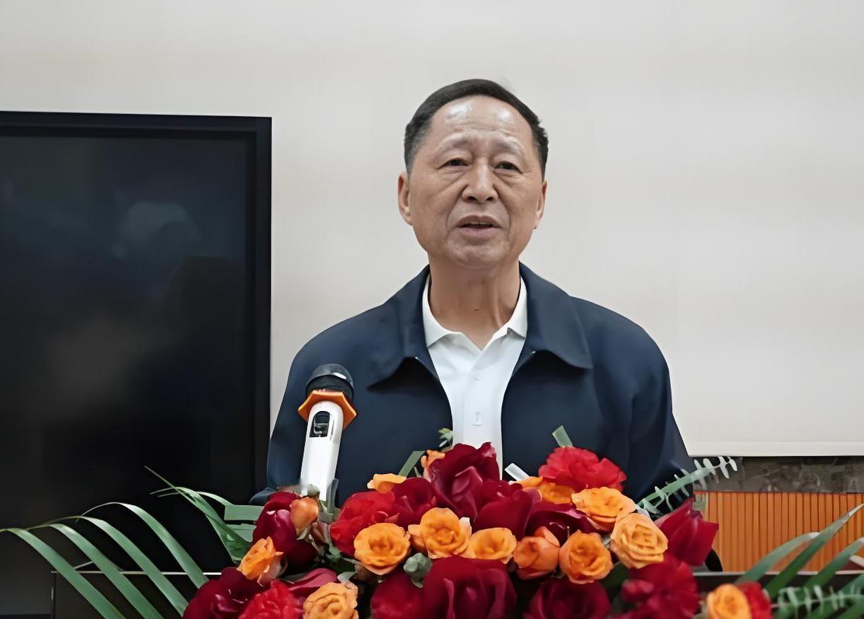 广东教育主管部门原来的老罗，以前是暨南大学副校长。我很好奇如果他一直留在暨南大学