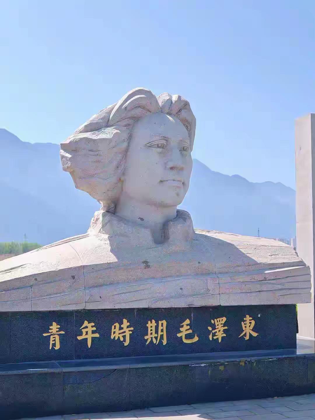 要得到队友的表扬不是一件容易的事，不过今天他夸我了。

队友今天自己要出发北海，