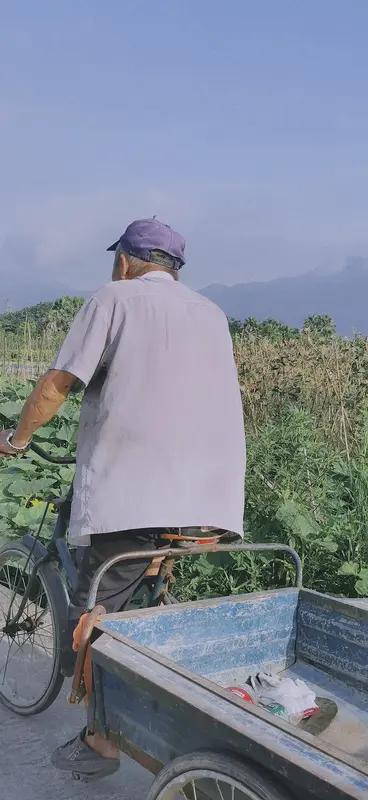 72岁公公骑车140公里看望儿媳孙子 72岁公公骑车140公里看望儿媳孙子，太让