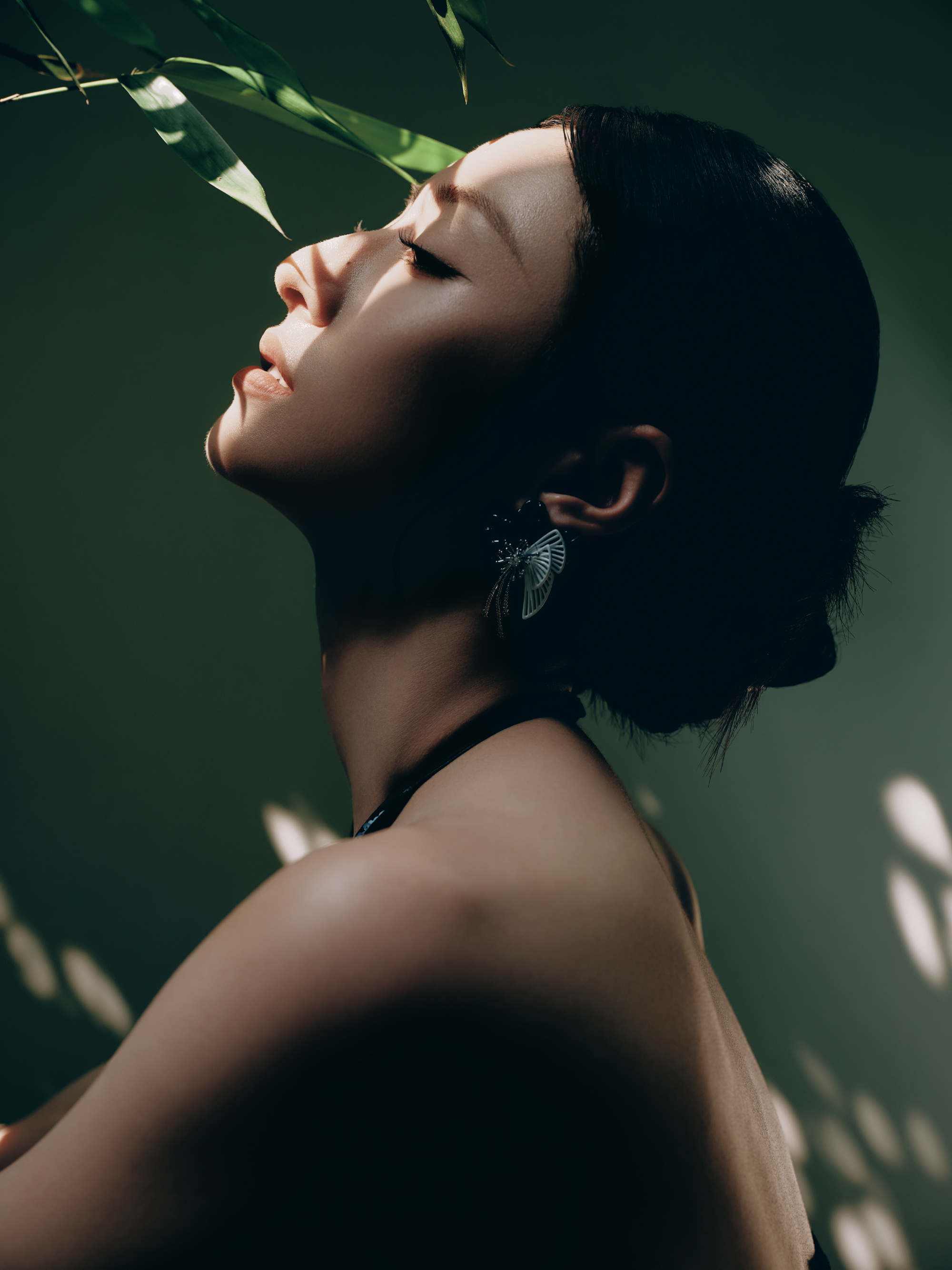 胡连馨儿华服盛宴，竹香拂面，享受片刻静谧 ​​​