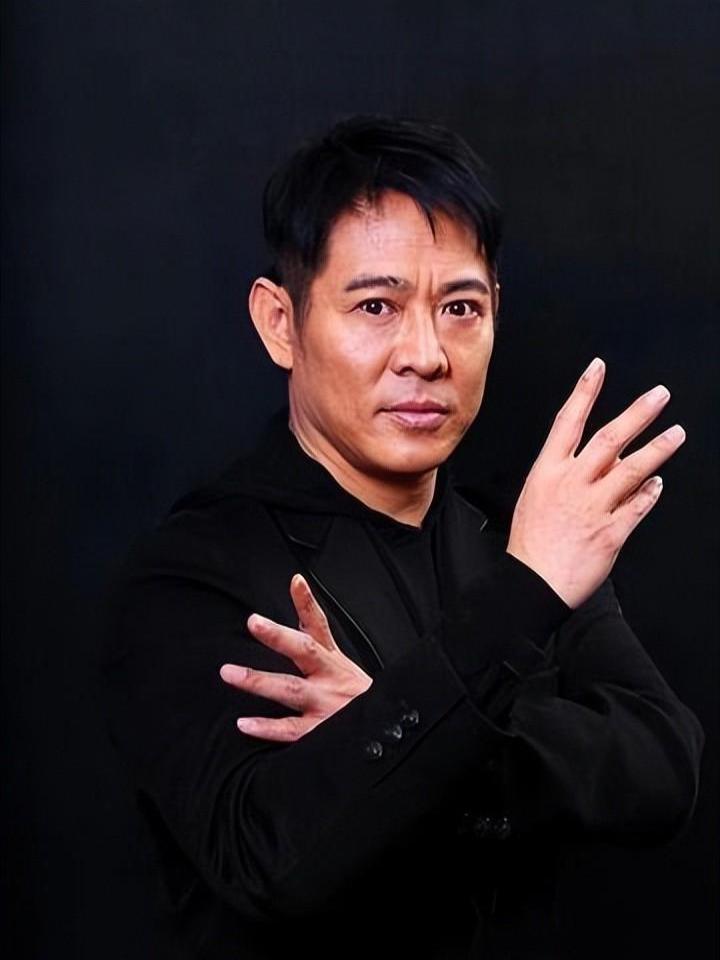 李连杰63岁终于不怕师父了年少一直畏惧师父，一晃到63岁，终于和过往和解，不再心