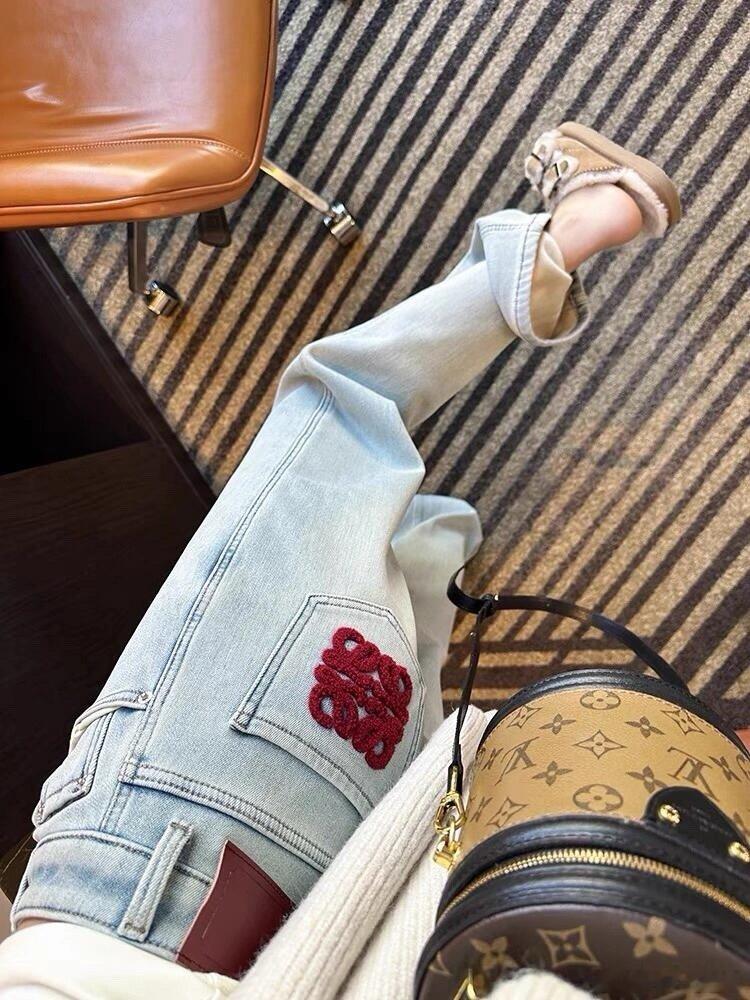 这个秋冬买到最最舒服的裤子！呼声很高的牛仔裤终于来了！不多说 B须人手一件的推荐