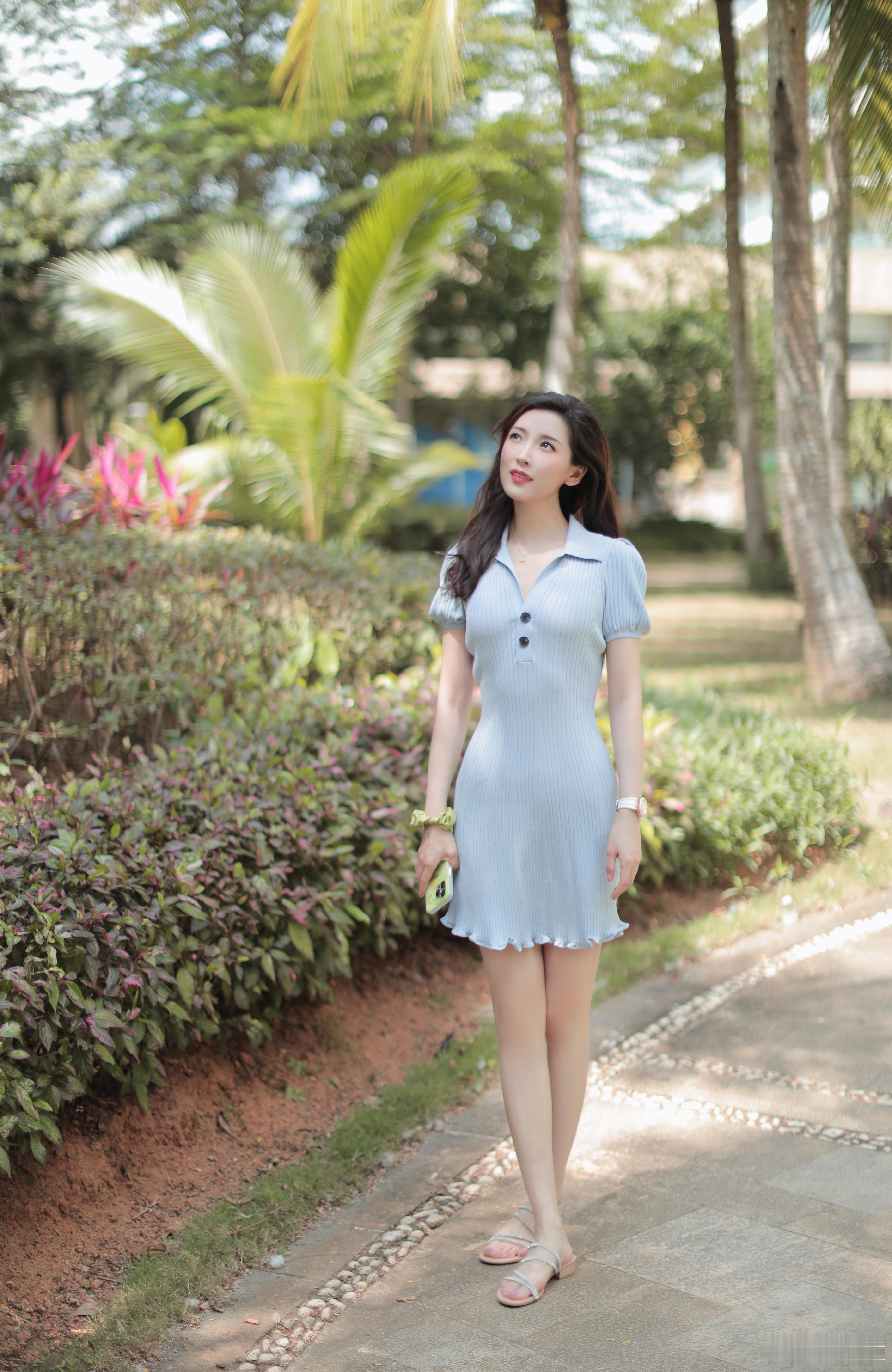 凤凰网主持人  朱梓橦 #看不够的高跟美腿系列##美腿# ​​​