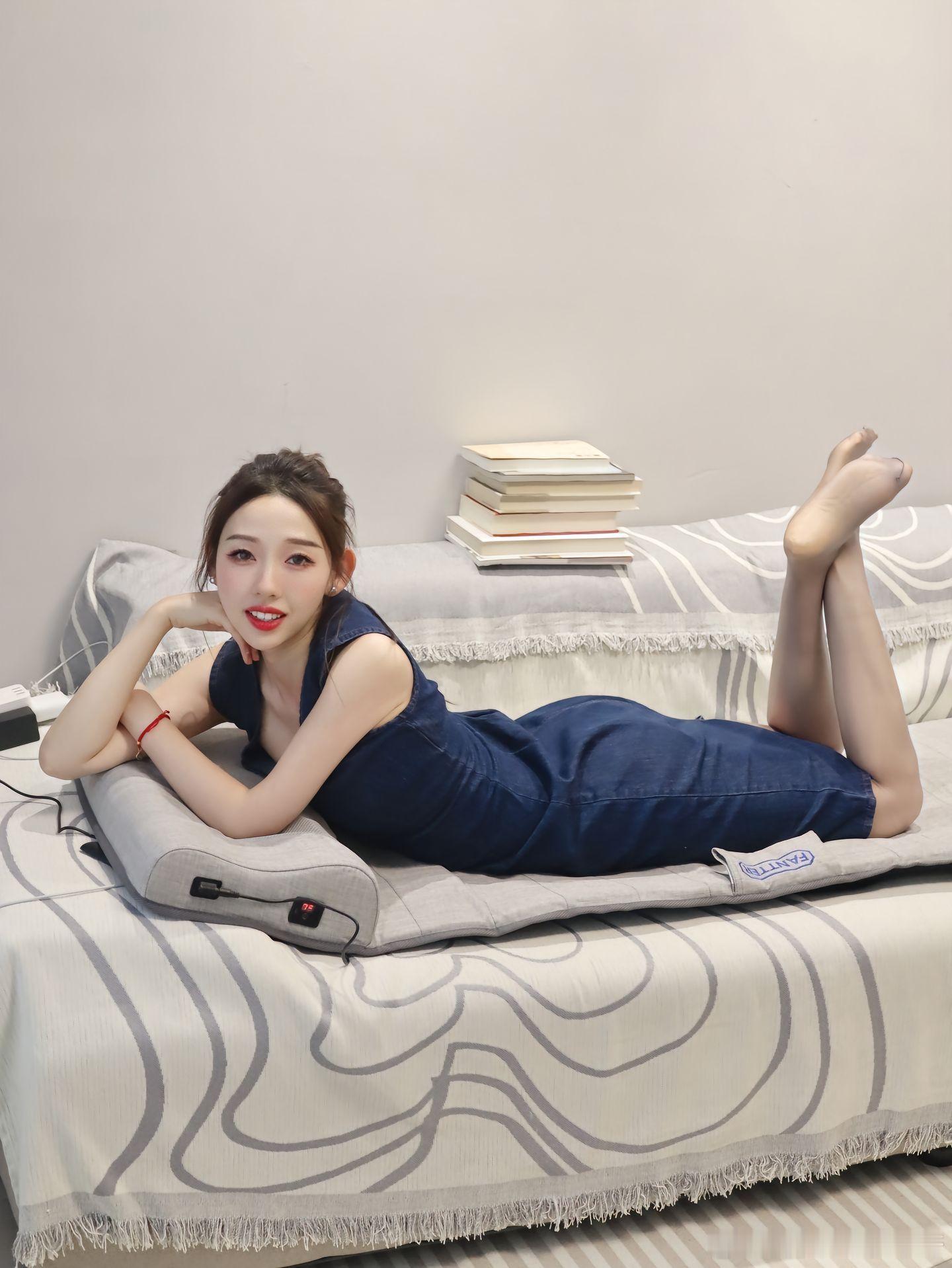 是黑丝还是灰丝？ ​​​