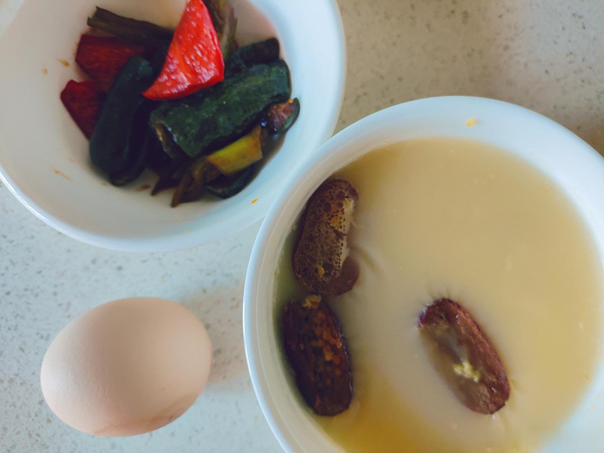 昨天晚上还是没撑住今天喝点养胃的养养吧 