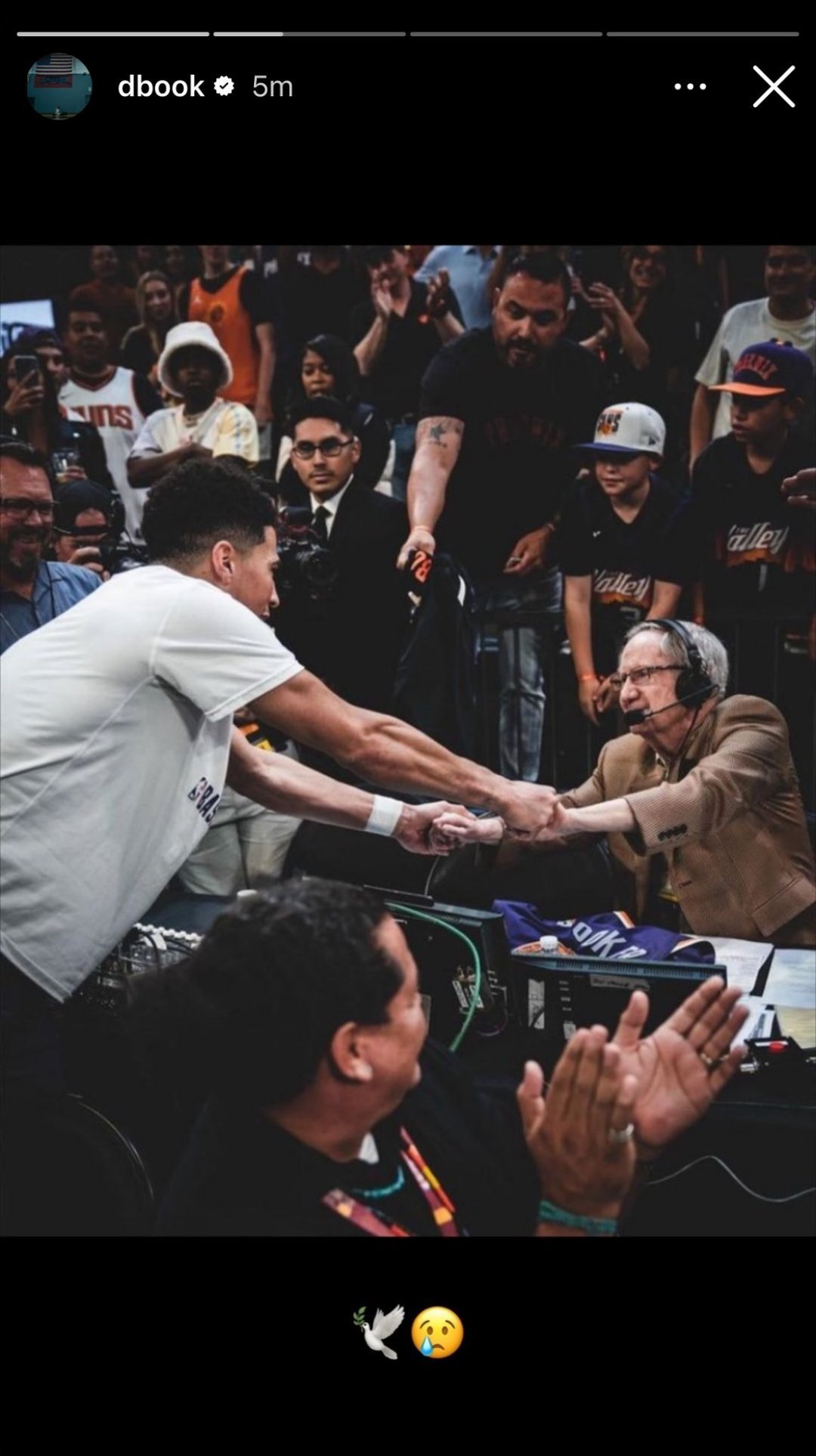 德文·布克就艾尔·麦考伊的骤然逝世发表声明：“艾尔麦考伊是我职业生涯前八年的幸运