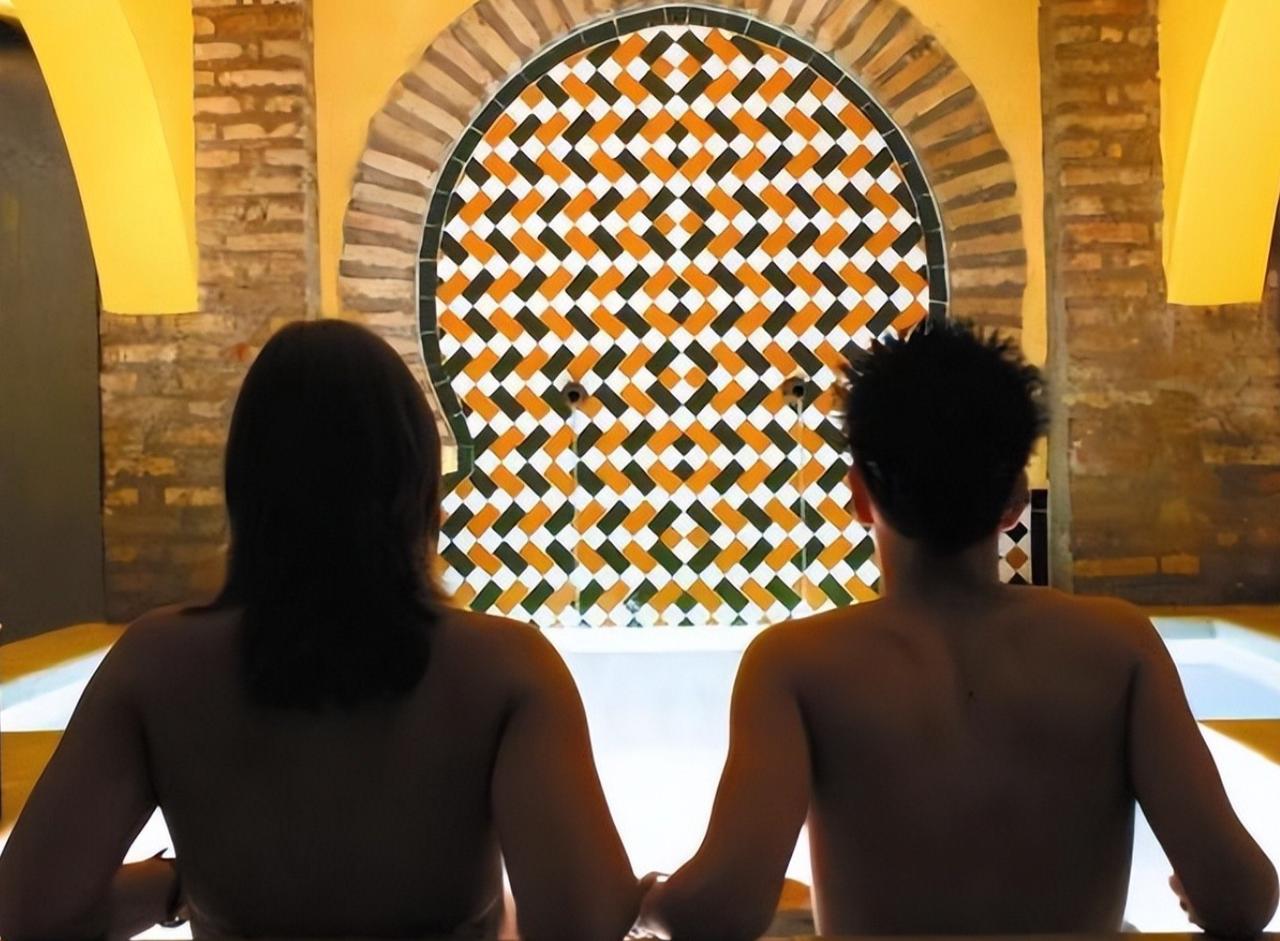 在这里想要与陌生女子共池沐浴，只需要花41欧元！

你敢信吗？在德国巴登巴登的弗