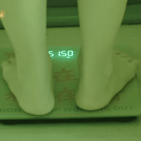 黄灿灿体重51.5kg我家那闺女浪姐高强度训练瘦下来的体重，休息之后飞速反弹。黄