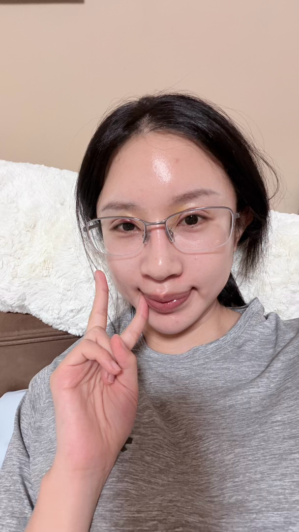 day4 想赶快拆线化妆上班拍视频 还一个月不能运动 精力无处释放了 图二是新买