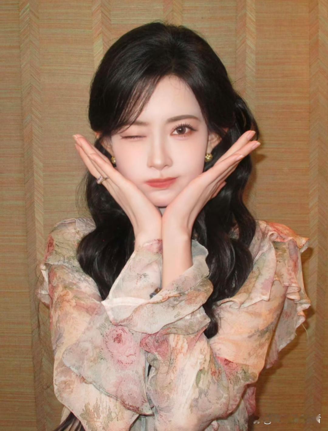 1、孟子义和何与主演的古装剧《百花杀》，计划7月上旬播出，平台企鹅。2、综艺《不