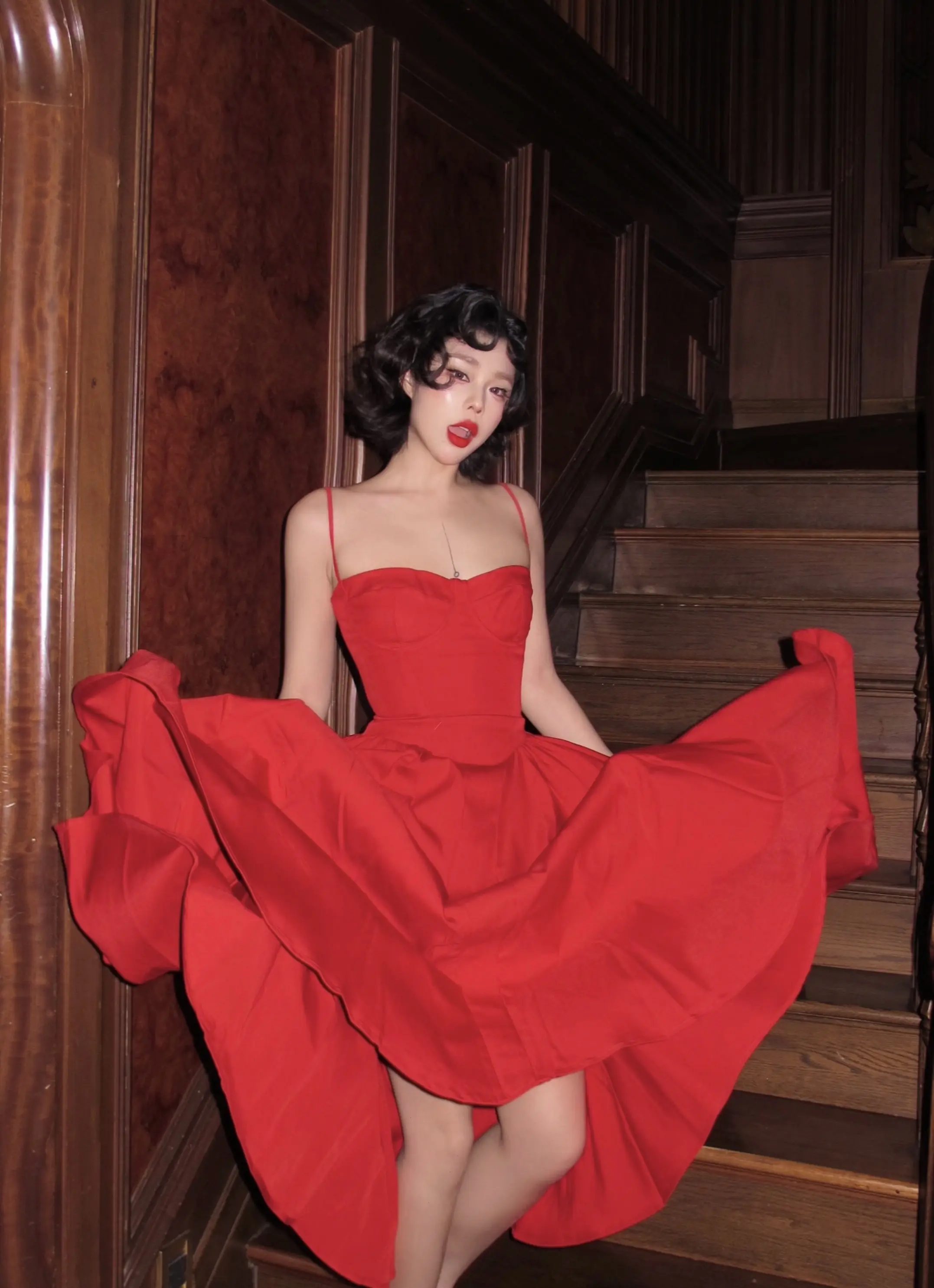 I got my red dress on tonight💋👠
