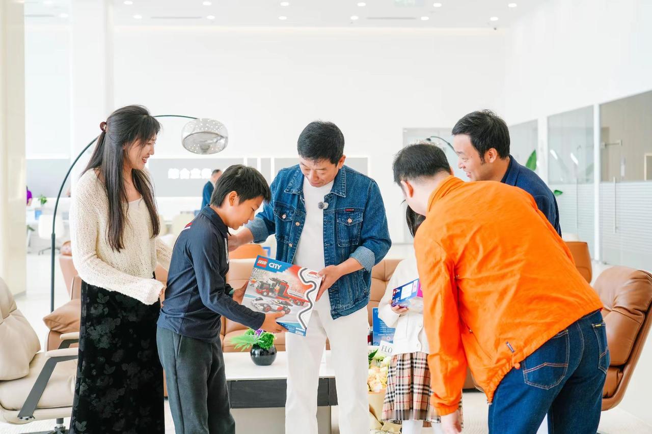 你会喜欢这种有情绪的图吗？10月3日在南京，与魏牌V9X车主沟通交流，了解用户心