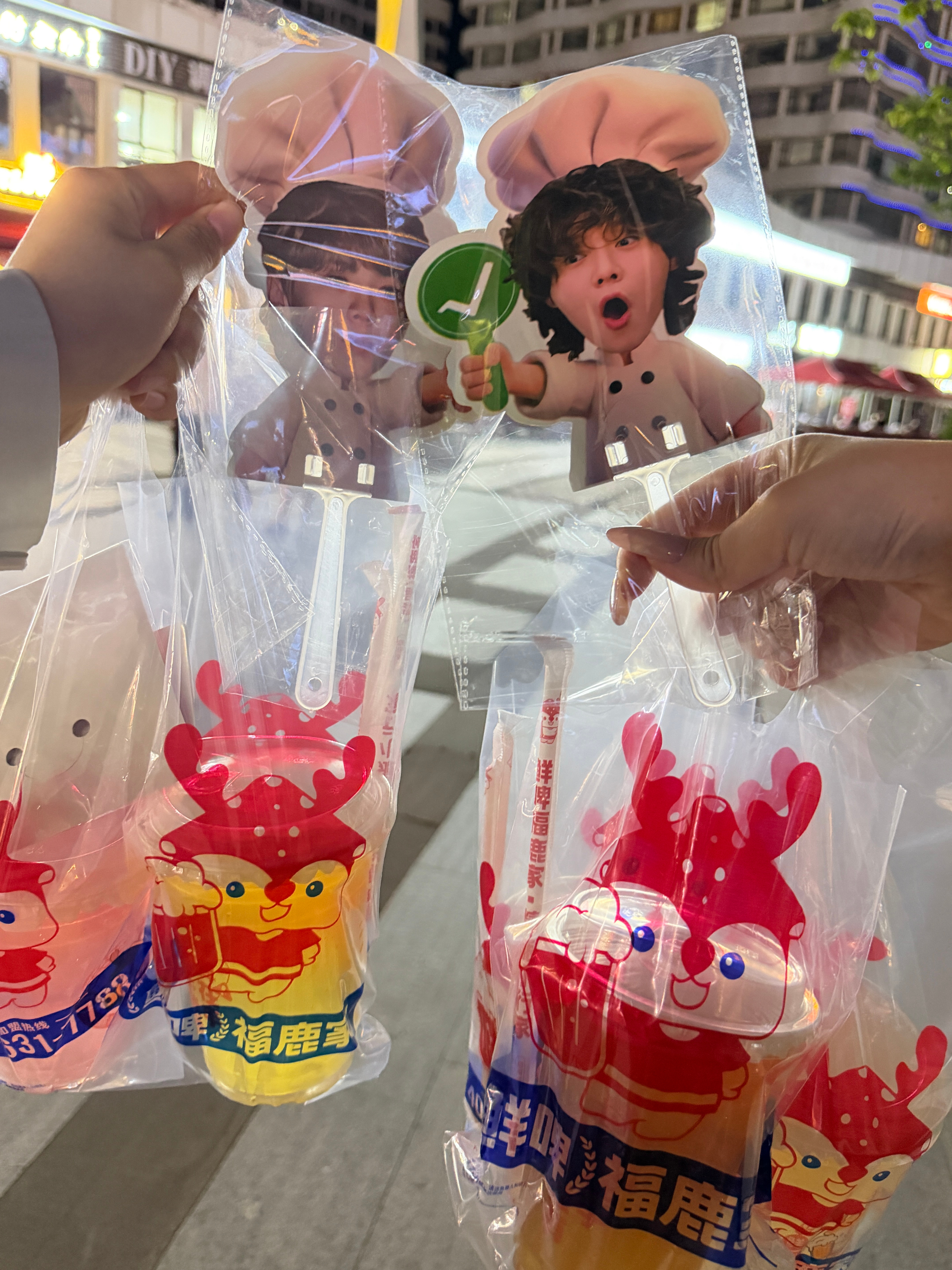 上班隐形成本真的很高可不是吗，如果周六日在家躺着可能就吃一顿饭。但是如果上班就需