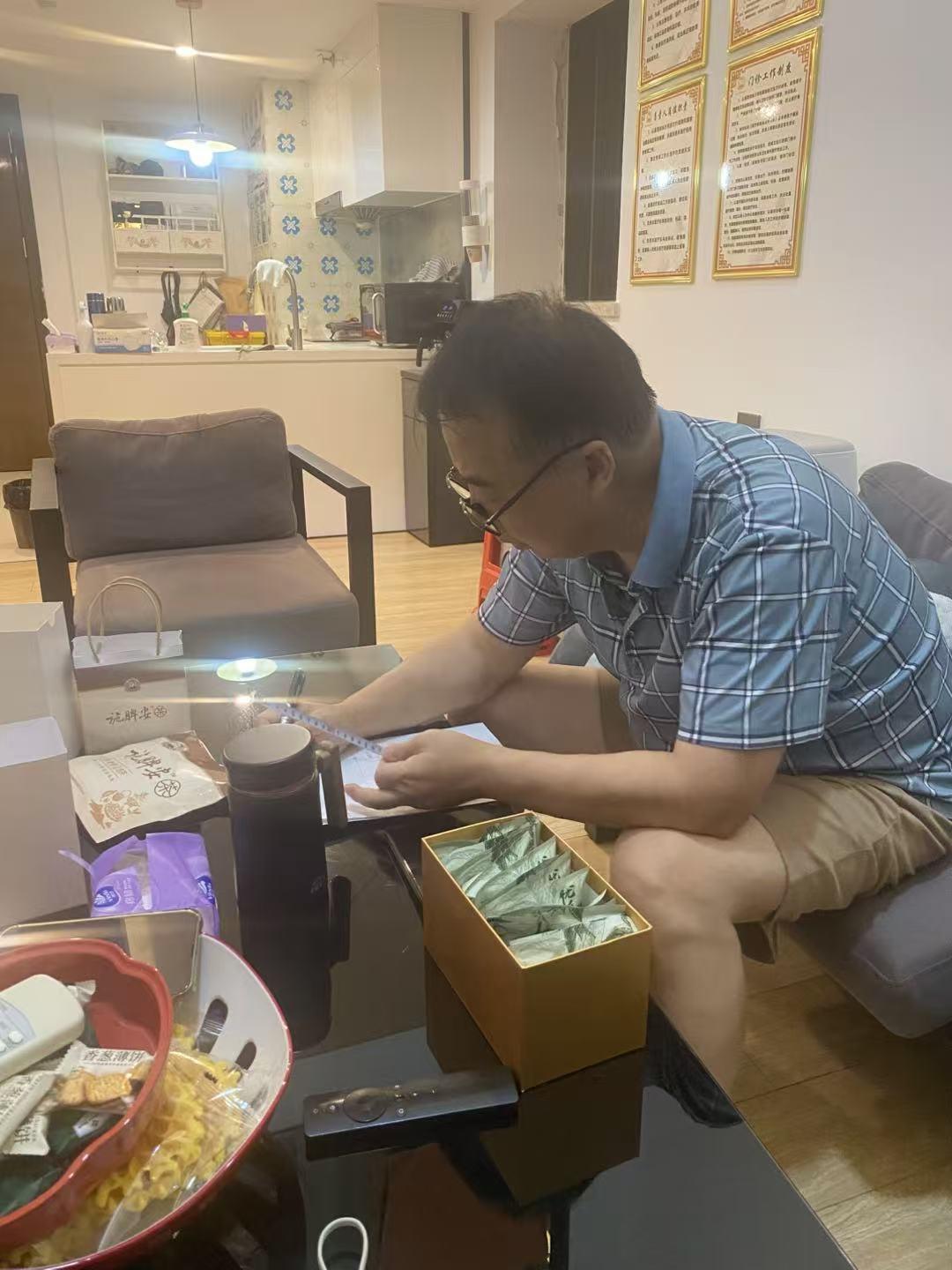 2026年8月1日
退休中医忙碌的一天。
早上07:00起床看病，
中午13:0