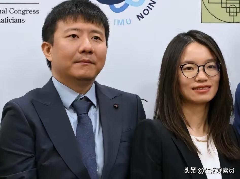 所有的公开信息和所有的搜索查询都显现，王虹和邓煜，到目前为止都未婚。

王虹42