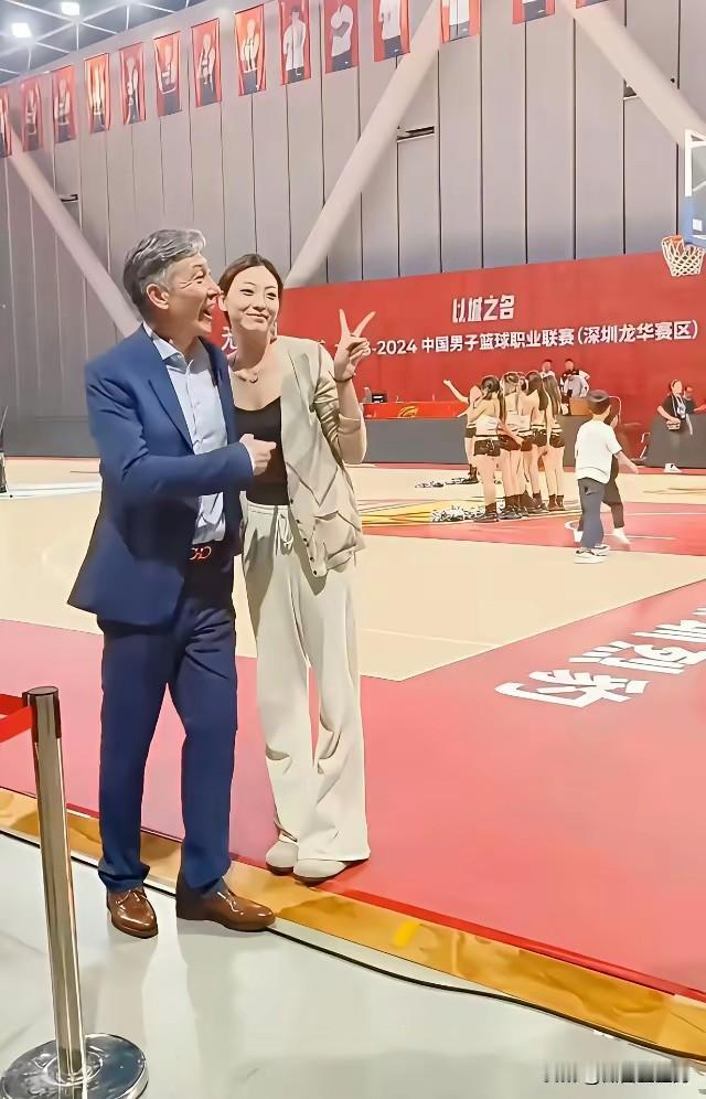 深圳队本赛季打进步是巨大的，上个赛季深圳连季后赛都没进，本赛季在郑永刚的带领下，