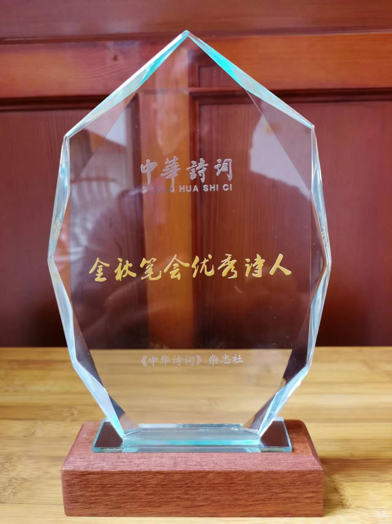 东营金秋笔会赋(一)
李家宁(中国)
岁在乙巳，序属三秋。黄河赴海，巨龙腾浪接云