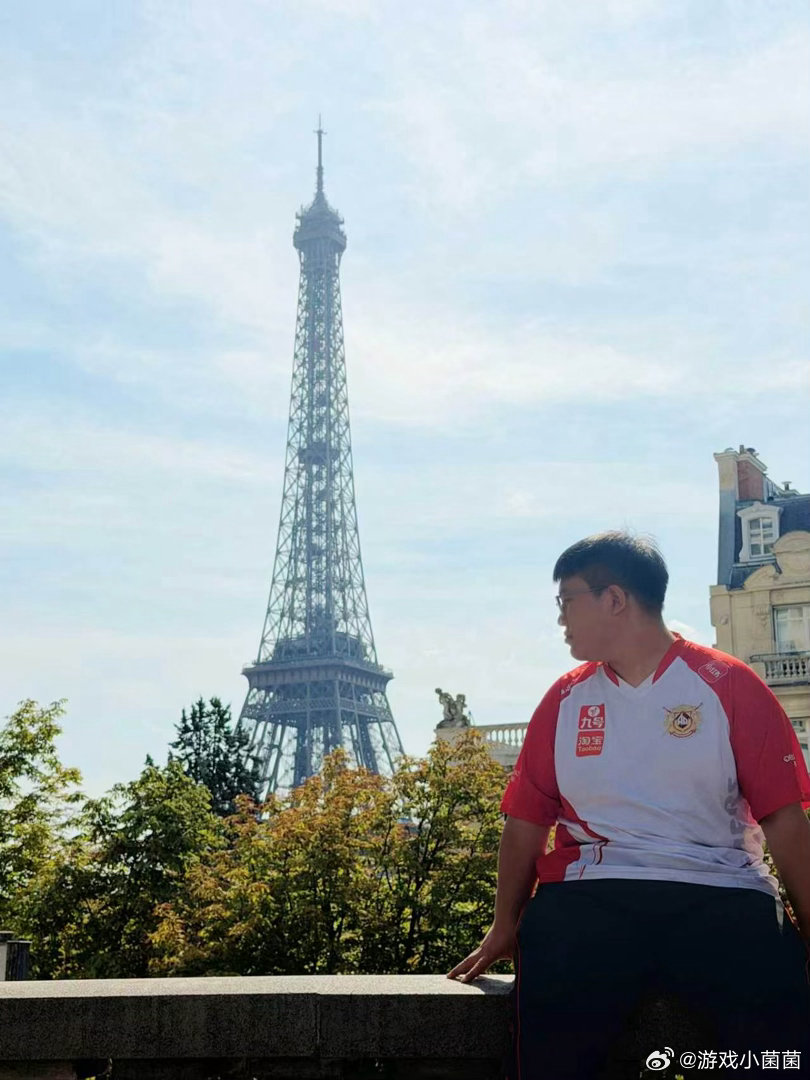 AG巴黎游记奔赴海外参赛之余，队伍记录下巴黎的所见所感，跳出赛场紧绷节奏，展现选