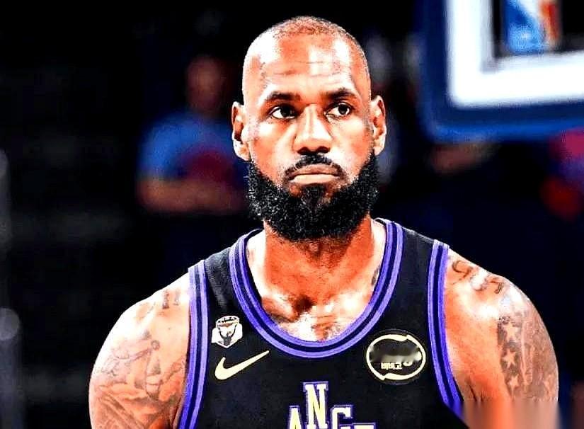 哎呀，这湖人队的剧本，真是把我给看愣了！
这哪是打球啊，简直是拍电影，而且还是那