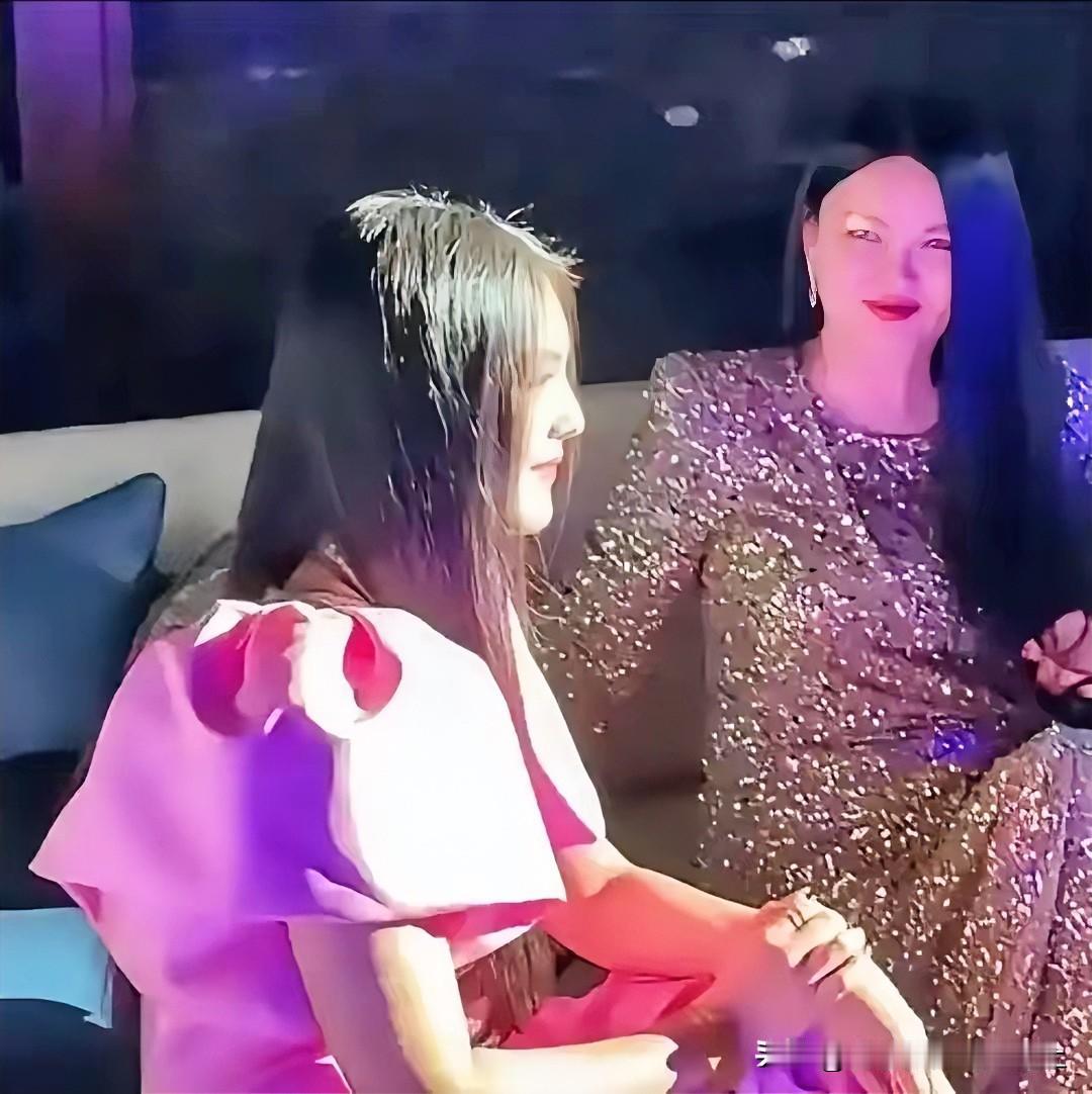 解答了我长期以来的一个困惑，李湘的钱到底是哪里来的，可以让她这么造………

哦，