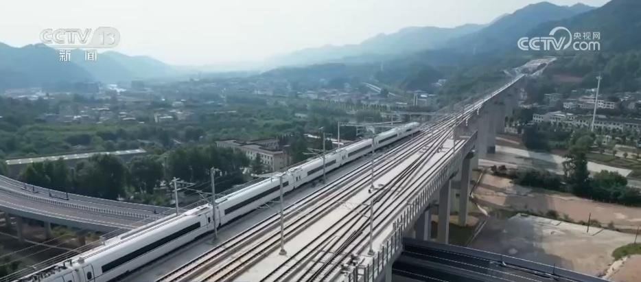 据中国国家铁路集团有限公司消息，自7月1日零时起，全国铁路将实行新的列车运行图。