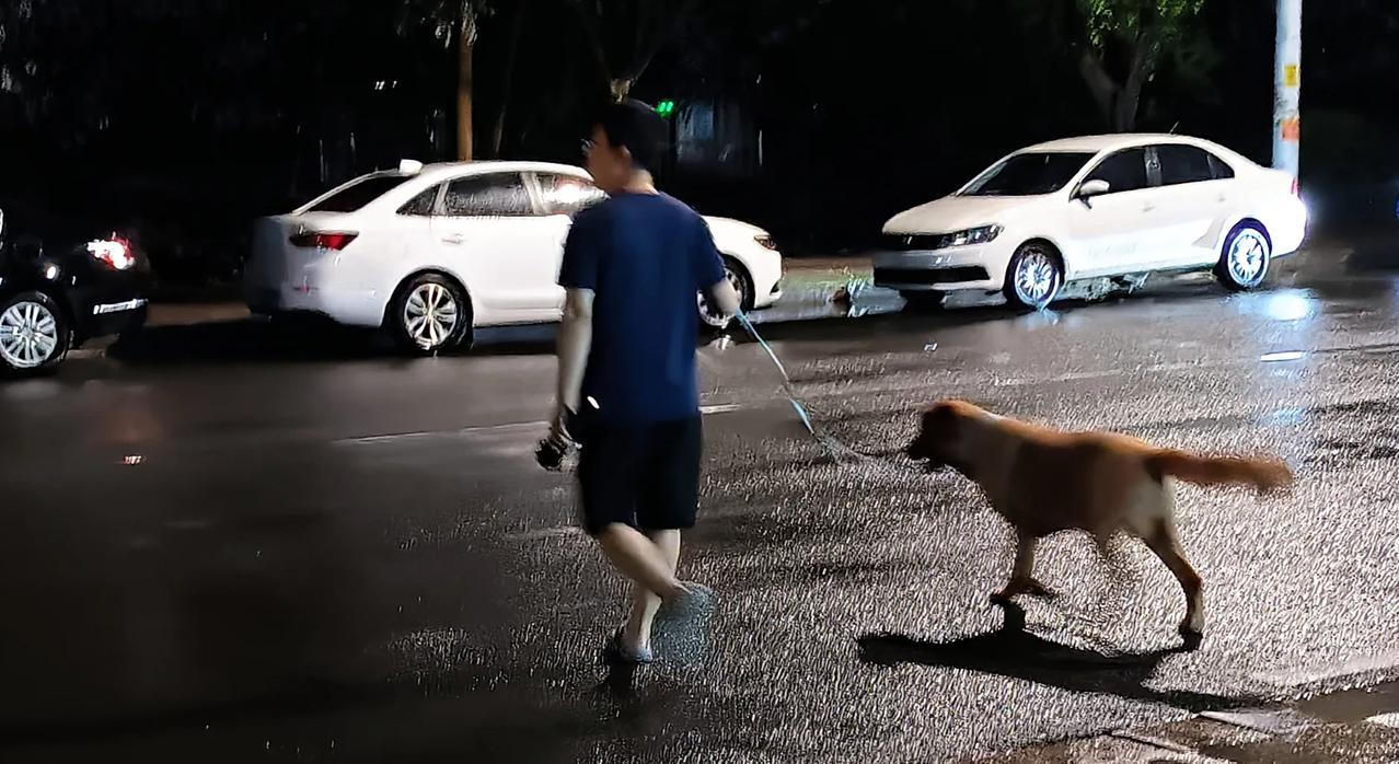 分享城市新鲜事儿子毕业于福州最好的大学福州大学，在福州高新区打拼自己的事业，短短