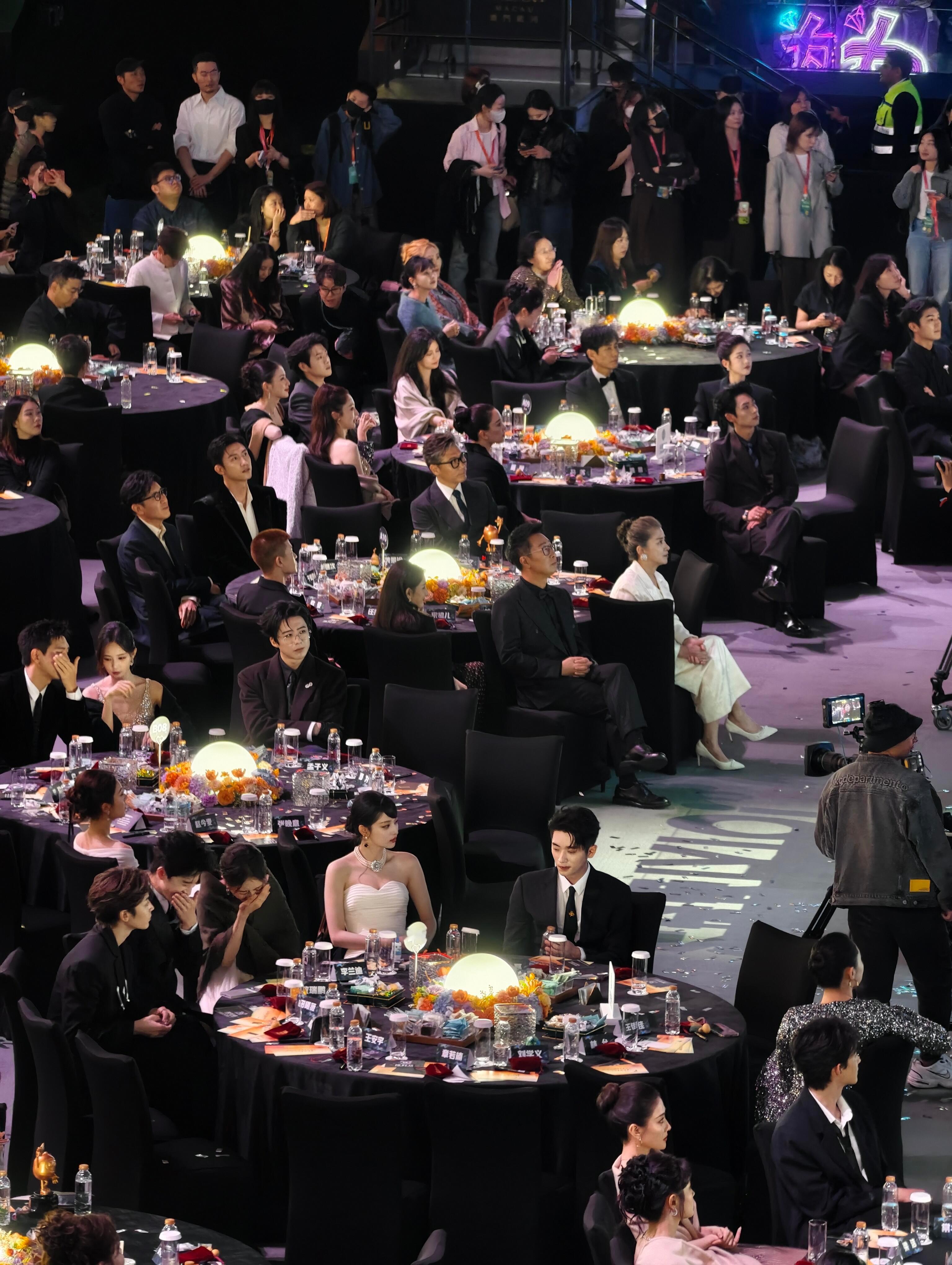 尖叫之夜内场明星大合照，一眼看到任嘉伦，王楚然，檀健次，张凌赫，孟子义，李一桐，