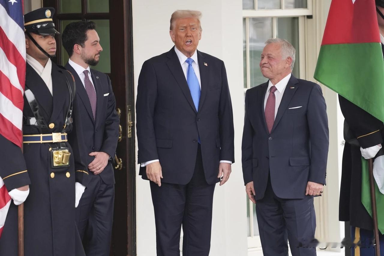 【最新消息：约旦军方确认参与对叙利亚ISIS据点的打击】
安曼时间2025年12