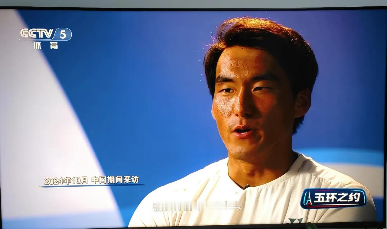 看电视直播。
央视记者对网球选手布云的采访。
自信，坚毅，爽朗。
这是我对步云的