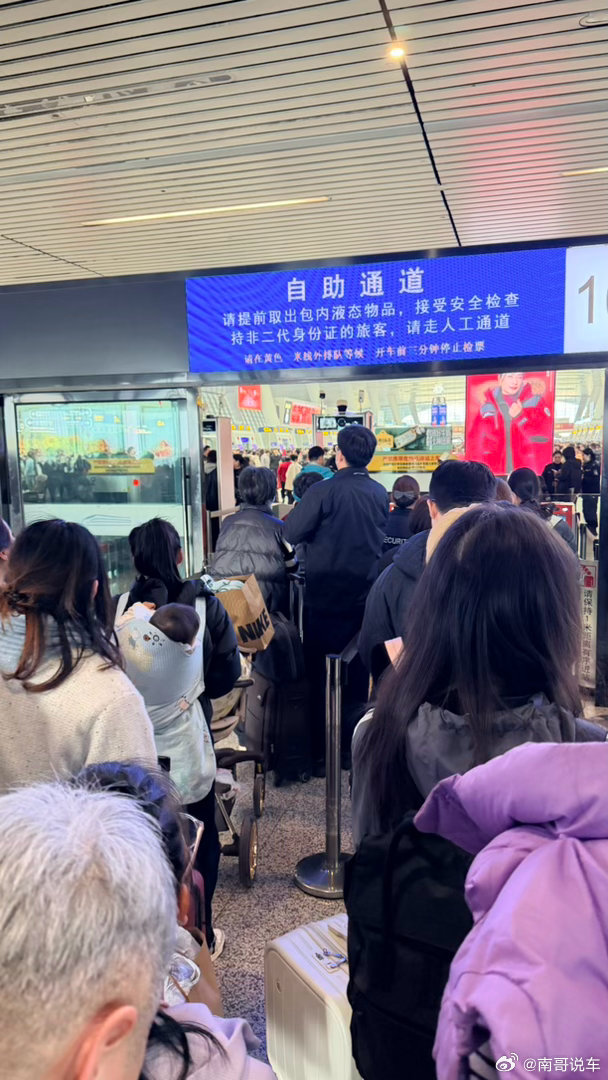 高铁太牛逼了这人流量高铁应该是目前最赚钱的行业吧 