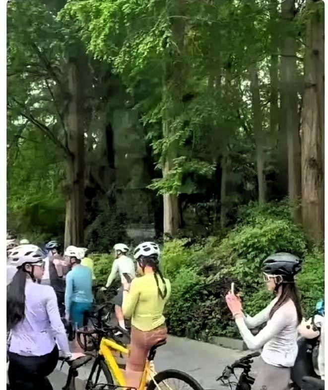 骑行圈又有瓜，
成都一位四十四岁的离异大姐拼团去海南环岛骑行，回来一查，意外怀孕