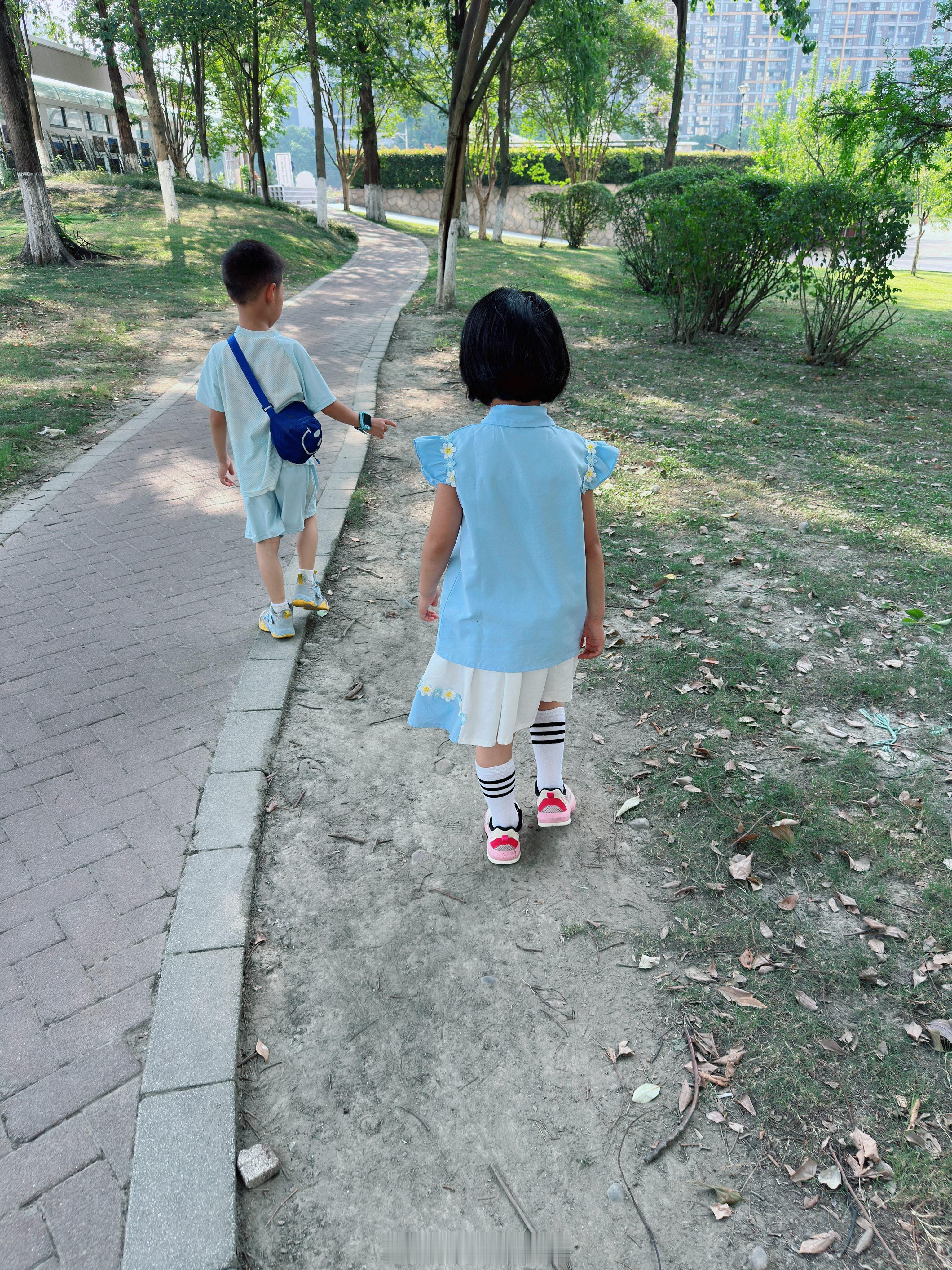 夏天真的来了，五点半出门都热死了 
