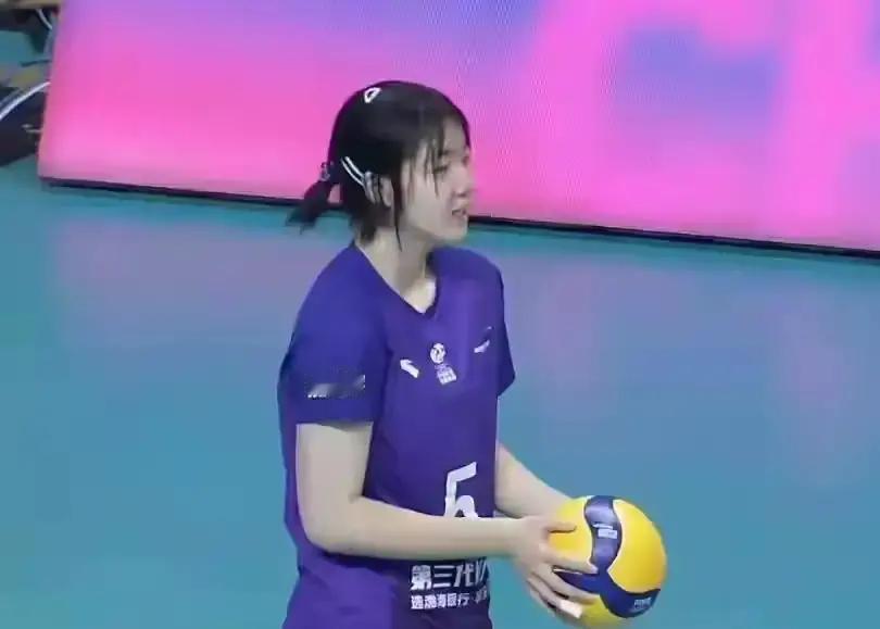 16岁把国手拦到怀疑人生
 
刘敏乔上周刚在U18世俱杯测试赛单场盖掉巴西主攻4