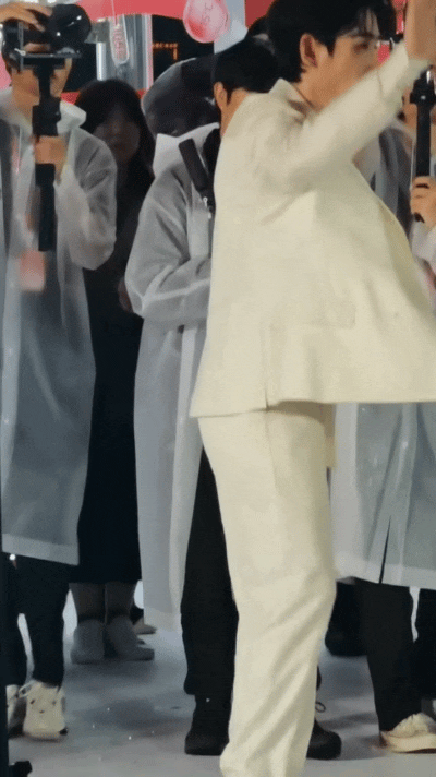 似曾相识哈哈哈朱一龙朱一龙这里不让滑冰