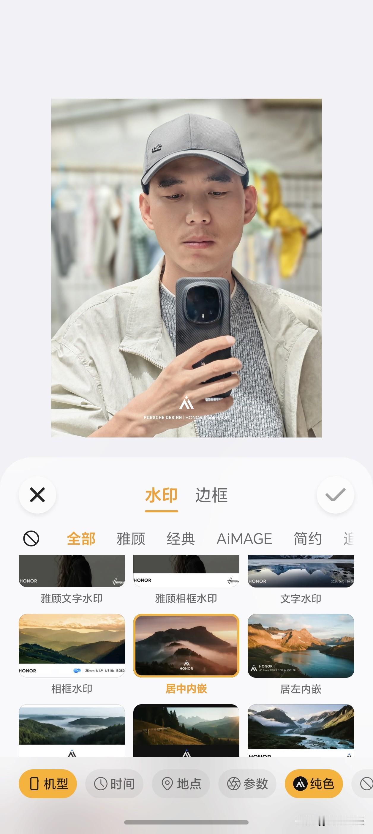 荣耀相册改版了，从以前的纯黑背景变成的纯白背景，一下子感觉好看清爽了不少。而且相