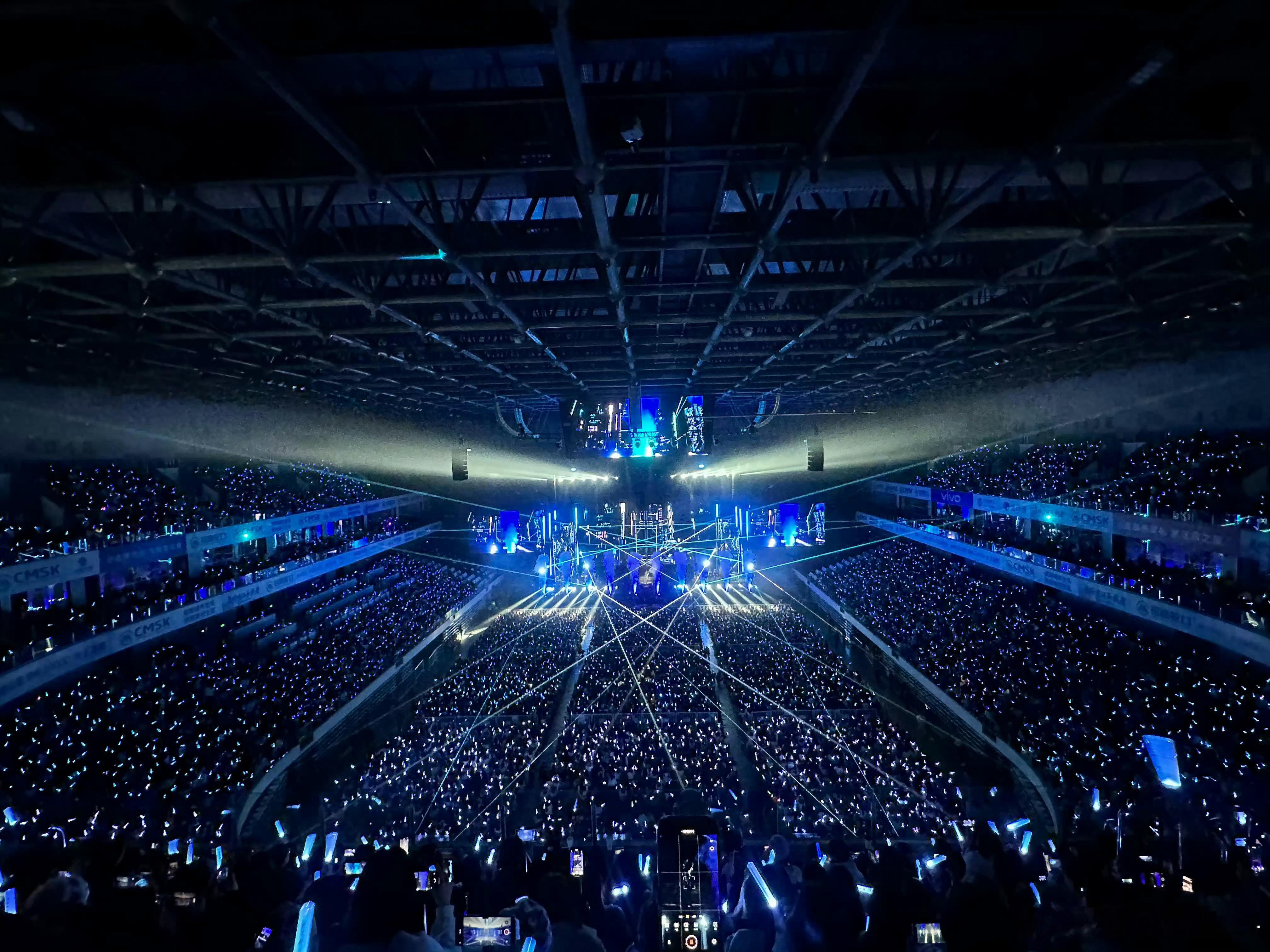 于适演唱会首站上座率 合肥场馆彻底燃爆了！内场没延伸台还紧急加座，全场座无虚席，