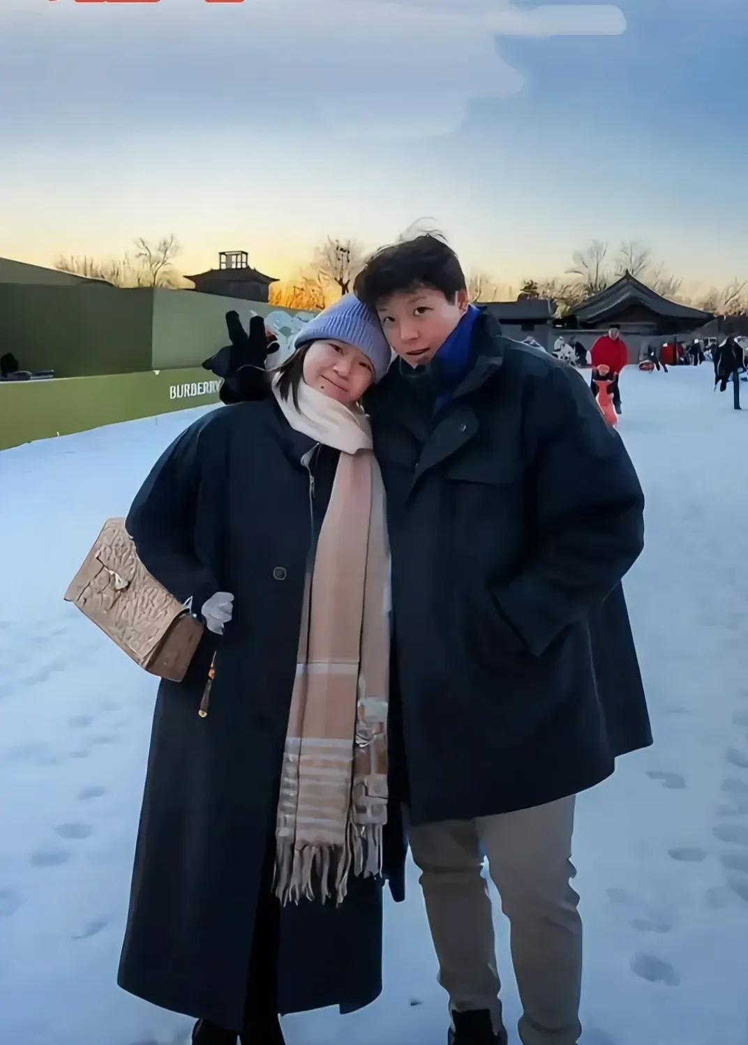 全红婵真是女大十八变啊，小姑娘长大了，有种温柔可爱的乖乖女感觉。

三年前那个在