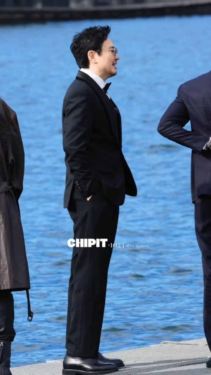 现发完颜男团现在就出发颜值  现发完颜男团，谁来懂一下这个现在就出发颜值啊，全员