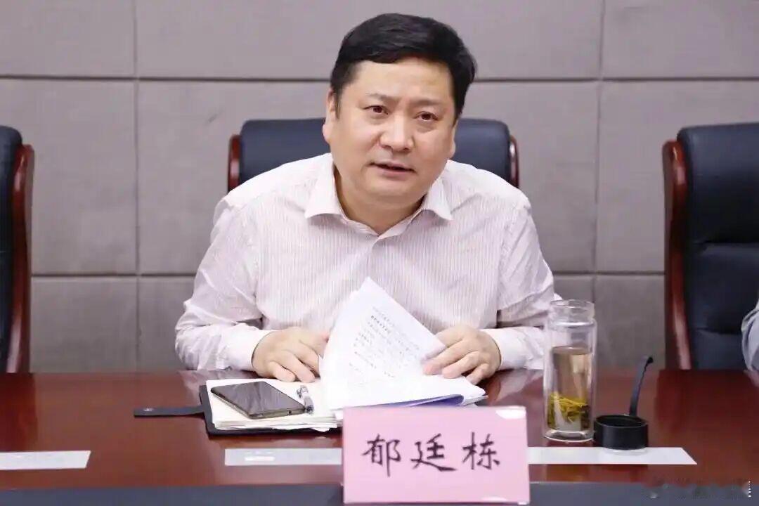 杭州市滨江区副区长郁廷栋郁廷栋，1972年8月出生，杭州人，硕士研究生学历。曾任