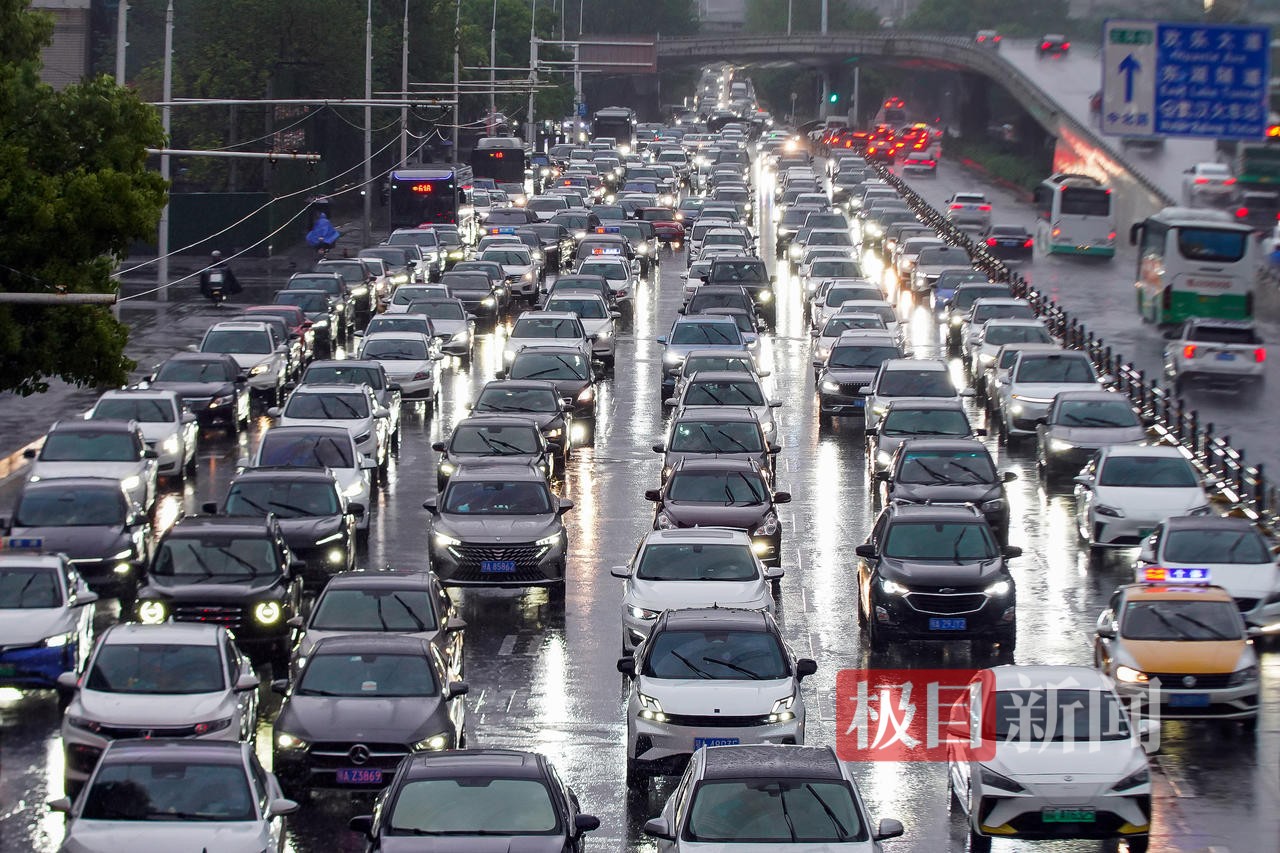 暴雨持续! 这是今早的武汉